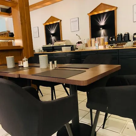 Parkhotel فندق 3*